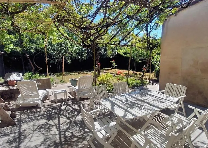 Semesterbostad La Grande Maison De Suzanne Et Son Jardin