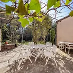 Dom wakacyjny La Grande Maison De Suzanne Et Son Jardin